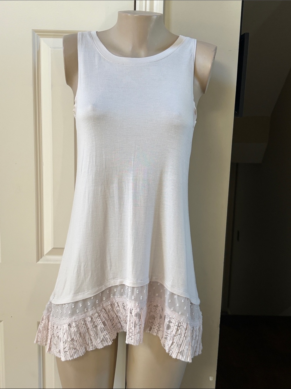 LOGO by Lori Goldstein Oyster White Tank with Lace & Ruffle Hem, XS
